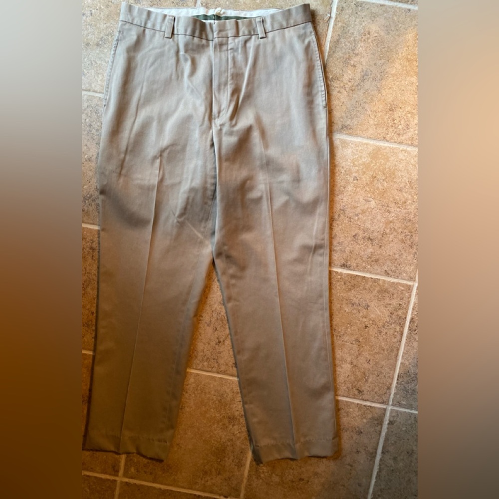 L.L. Bean - Mens classic fit tan color khaki pants, Size: 34